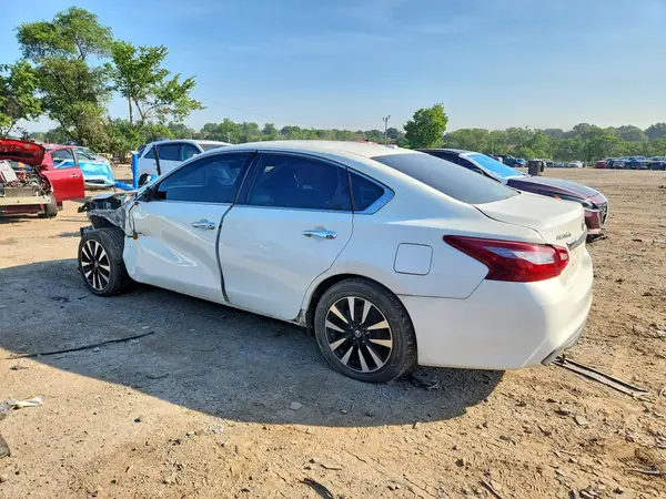 1N4AL3AP5JC134579 2018 NISSAN ALTIMA - Image 2