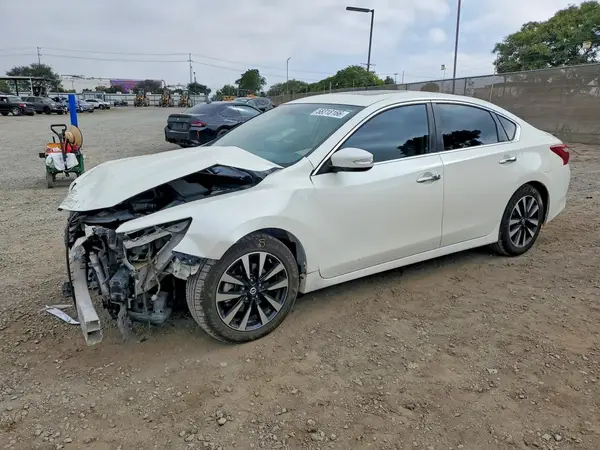 1N4AL3AP5JC134713 2018 NISSAN ALTIMA - Image 1