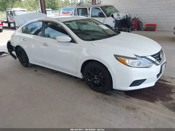 1N4AL3AP5JC136381 2018 NISSAN ALTIMA - Image 1