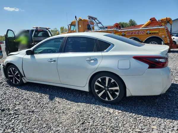 1N4AL3AP5JC138468 2018 NISSAN ALTIMA - Image 2