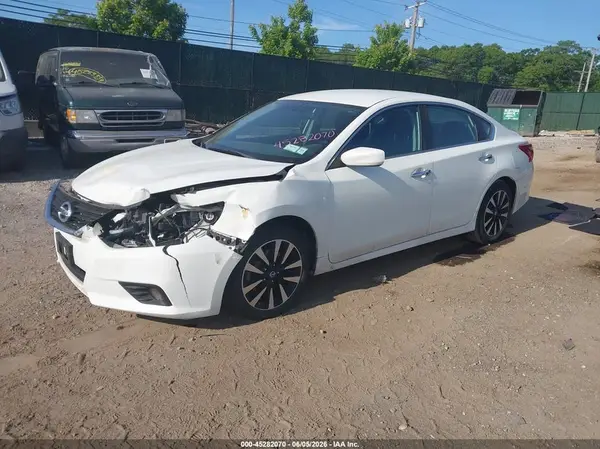 1N4AL3AP5JC138499 2018 NISSAN ALTIMA - Image 2