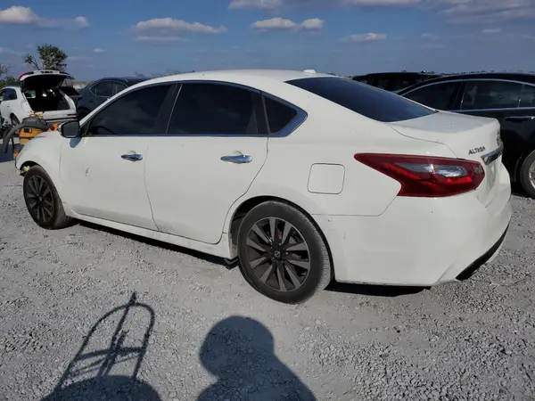 1N4AL3AP5JC157764 2018 NISSAN ALTIMA - Image 2