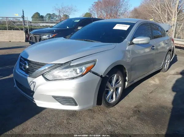 1N4AL3AP5JC172961 2018 NISSAN ALTIMA - Image 2