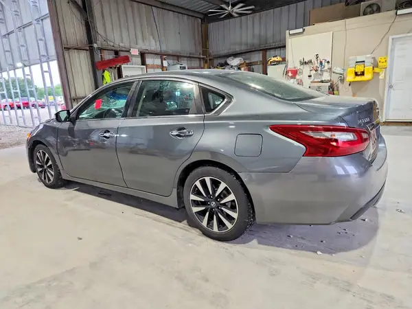 1N4AL3AP5JC176573 2018 NISSAN ALTIMA - Image 2