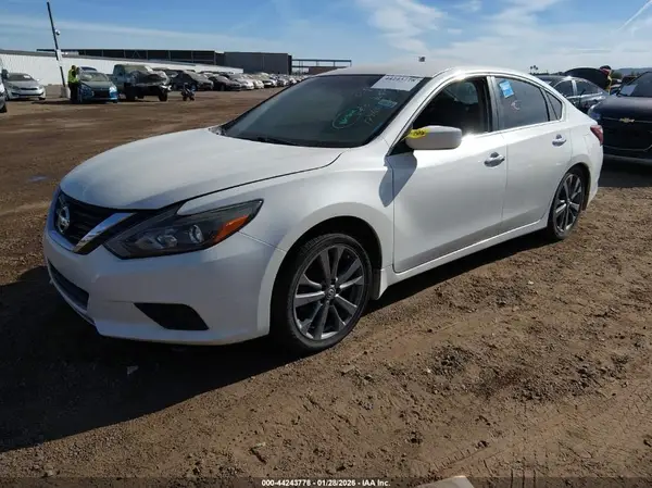1N4AL3AP5JC179621 2018 NISSAN ALTIMA - Image 2
