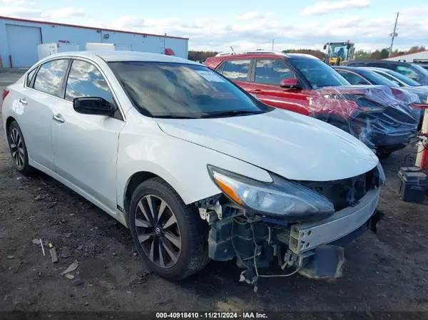 1N4AL3AP5JC190716 2018 NISSAN ALTIMA - Image 1