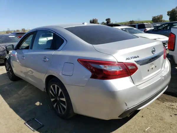 1N4AL3AP5JC196810 2018 NISSAN ALTIMA - Image 2