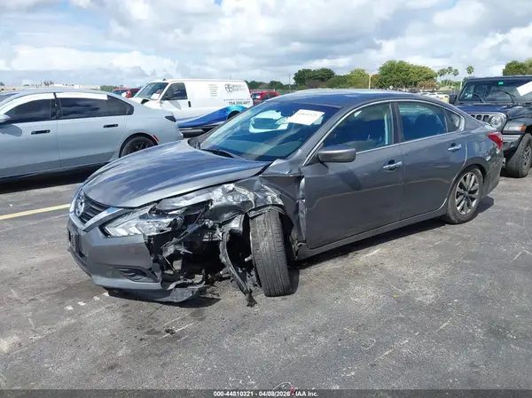 1N4AL3AP5JC210379 2018 NISSAN ALTIMA - Image 2