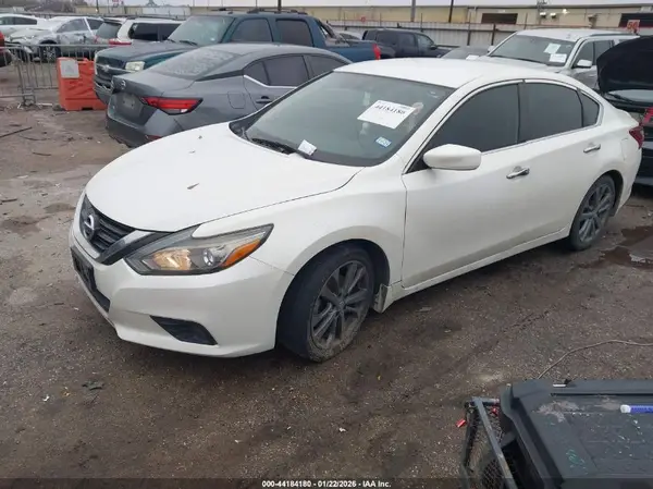 1N4AL3AP5JC215176 2018 NISSAN ALTIMA - Image 2