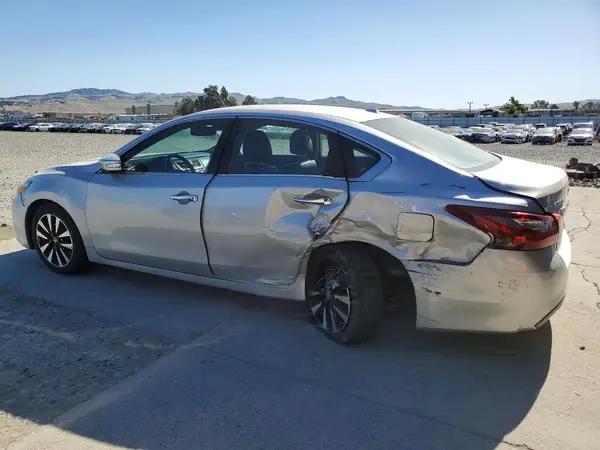 1N4AL3AP5JC225772 2018 NISSAN ALTIMA - Image 2