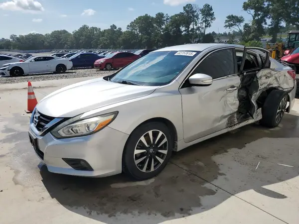 1N4AL3AP5JC227568 2018 NISSAN ALTIMA - Image 1