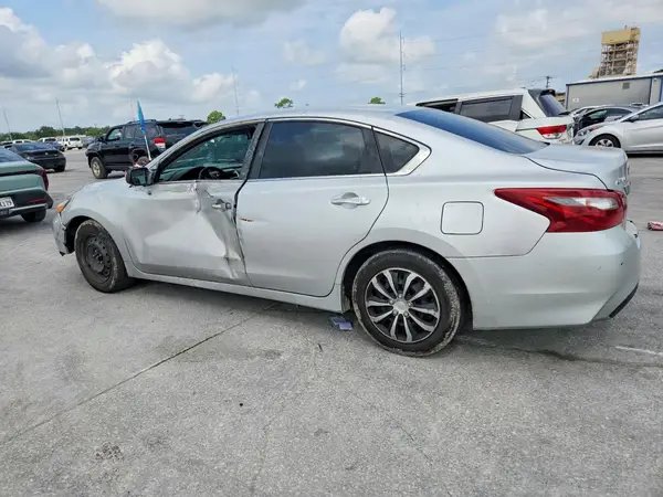 1N4AL3AP5JC250588 2018 NISSAN ALTIMA - Image 2