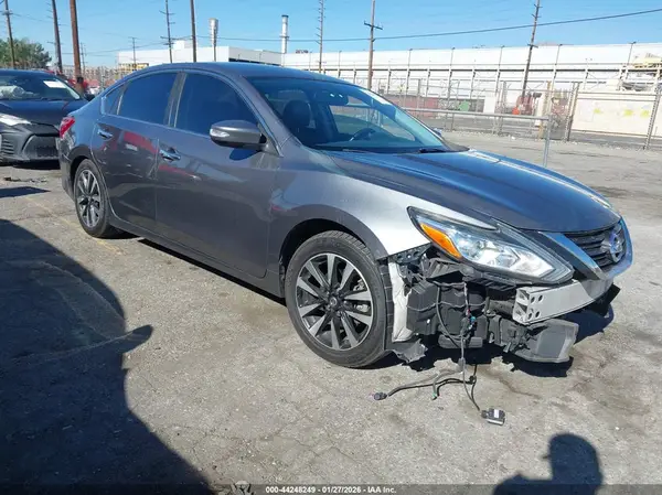 1N4AL3AP5JC251479 2018 NISSAN ALTIMA - Image 1