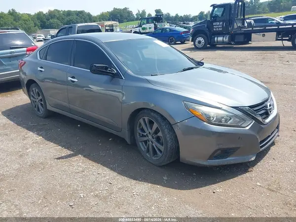 1N4AL3AP5JC257556 2018 NISSAN ALTIMA - Image 1