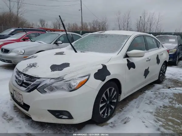 1N4AL3AP5JC262465 2018 NISSAN ALTIMA - Image 2