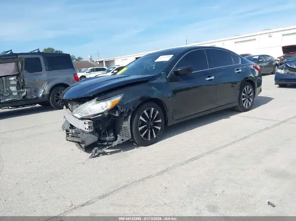 1N4AL3AP5JC265768 2018 NISSAN ALTIMA - Image 2