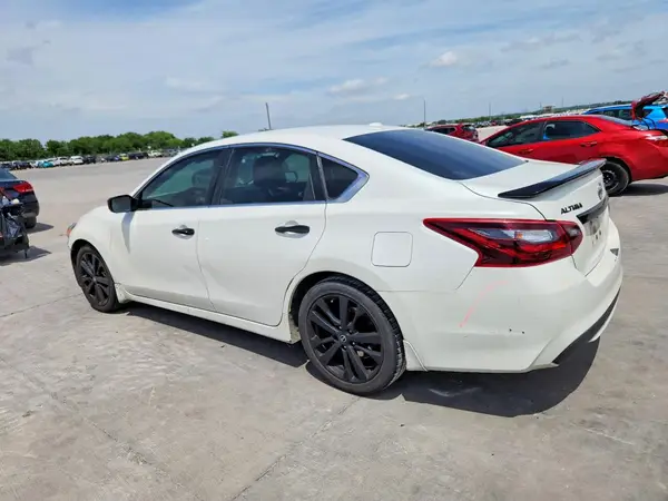 1N4AL3AP5JC275068 2018 NISSAN ALTIMA - Image 2