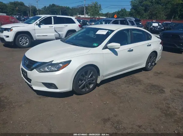 1N4AL3AP5JC470569 2018 NISSAN ALTIMA - Image 2