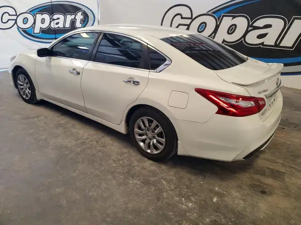 1N4AL3AP6HC256085 2017 NISSAN ALTIMA - Image 2