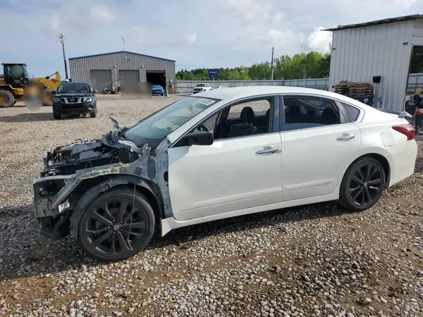 1N4AL3AP6HC258032 2017 NISSAN ALTIMA - Image 1
