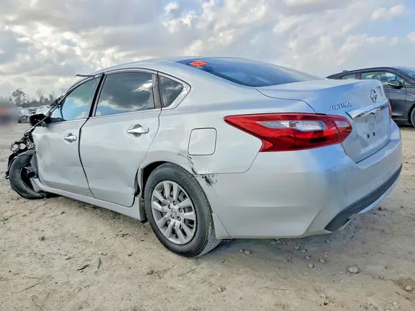 1N4AL3AP6JC111599 2018 NISSAN ALTIMA - Image 2