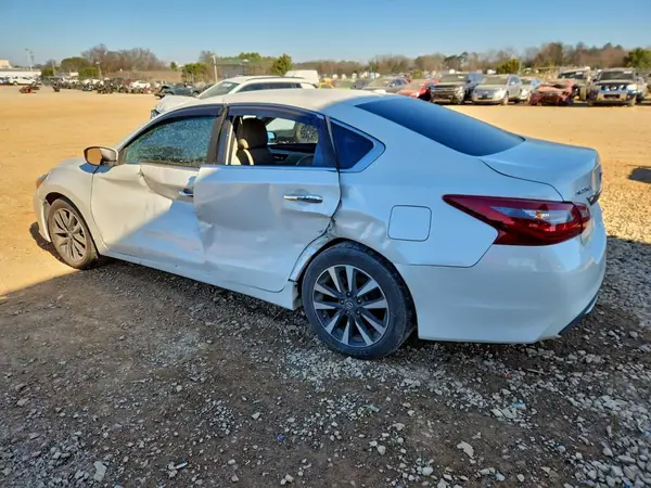 1N4AL3AP6JC115085 2018 NISSAN ALTIMA - Image 2