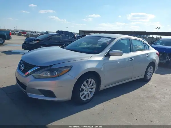 1N4AL3AP6JC118763 2018 NISSAN ALTIMA - Image 2