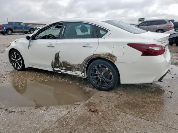 1N4AL3AP6JC128774 2018 NISSAN ALTIMA - Image 2