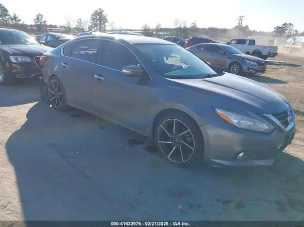 1N4AL3AP6JC130041 2018 NISSAN ALTIMA - Image 1