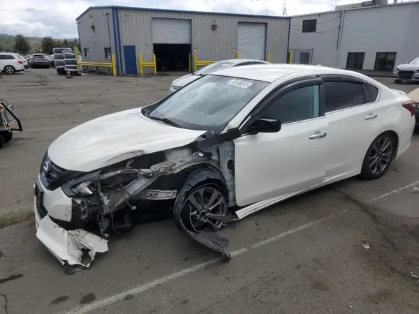 1N4AL3AP6JC156056 2018 NISSAN ALTIMA - Image 1
