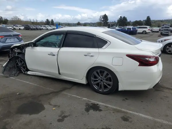 1N4AL3AP6JC156056 2018 NISSAN ALTIMA - Image 2