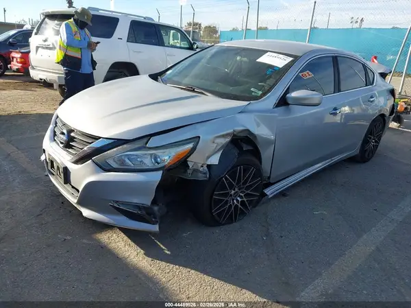 1N4AL3AP6JC188246 2018 NISSAN ALTIMA - Image 2