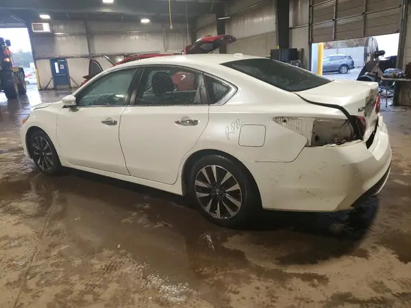 1N4AL3AP6JC194239 2018 NISSAN ALTIMA - Image 2