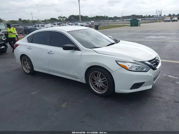 1N4AL3AP6JC237025 2018 NISSAN ALTIMA - Image 1
