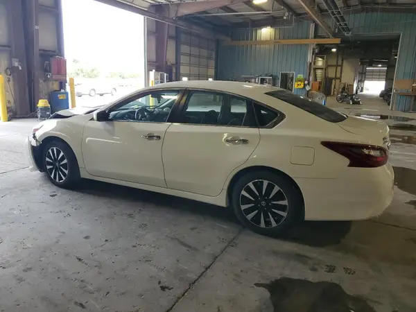 1N4AL3AP6JC250518 2018 NISSAN ALTIMA - Image 2