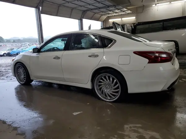1N4AL3AP6JC262782 2018 NISSAN ALTIMA - Image 2