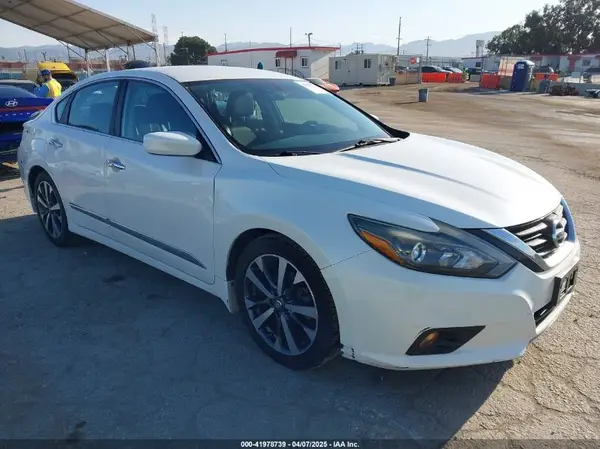 1N4AL3AP7GC123365 2016 NISSAN ALTIMA - Image 1