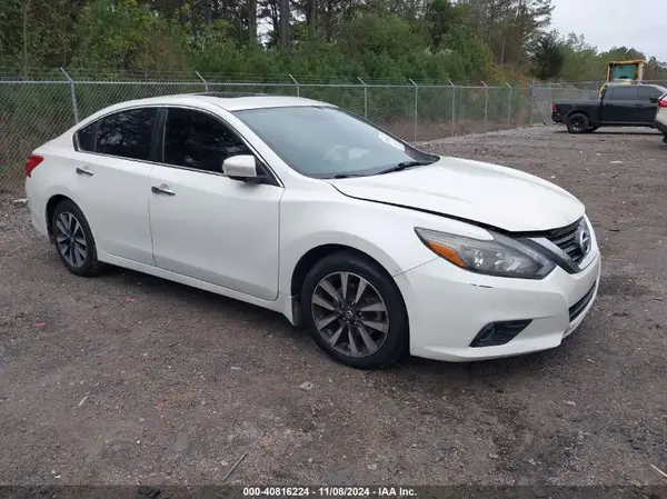 1N4AL3AP7HC120659 2017 NISSAN ALTIMA - Image 1