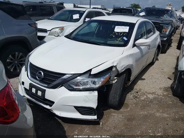 1N4AL3AP7HC178075 2017 NISSAN ALTIMA - Image 2