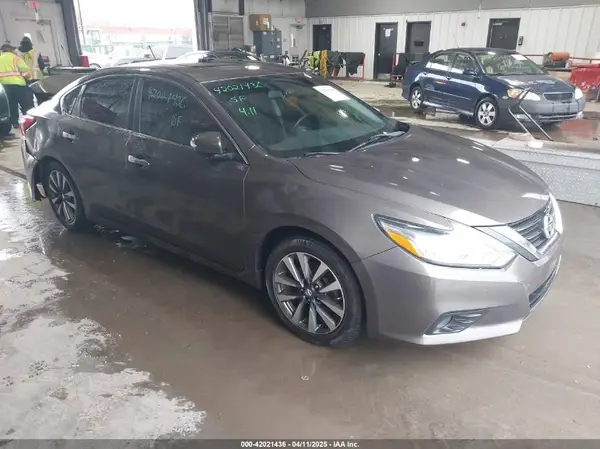 1N4AL3AP7HC185852 2017 NISSAN ALTIMA - Image 1