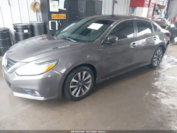 1N4AL3AP7HC185852 2017 NISSAN ALTIMA - Image 2