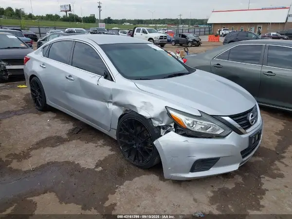 1N4AL3AP7HC195121 2017 NISSAN ALTIMA - Image 1