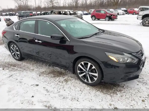 1N4AL3AP7HC212256 2017 NISSAN ALTIMA - Image 1