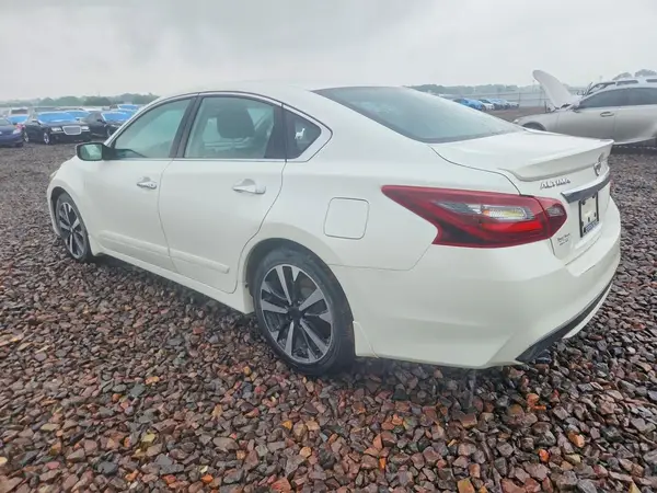 1N4AL3AP7JC101325 2018 NISSAN ALTIMA - Image 2