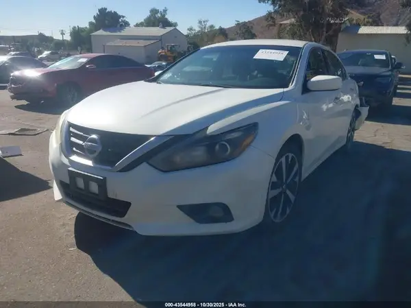 1N4AL3AP7JC103981 2018 NISSAN ALTIMA - Image 2