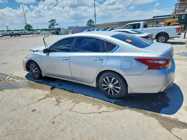 1N4AL3AP7JC105021 2018 NISSAN ALTIMA - Image 2