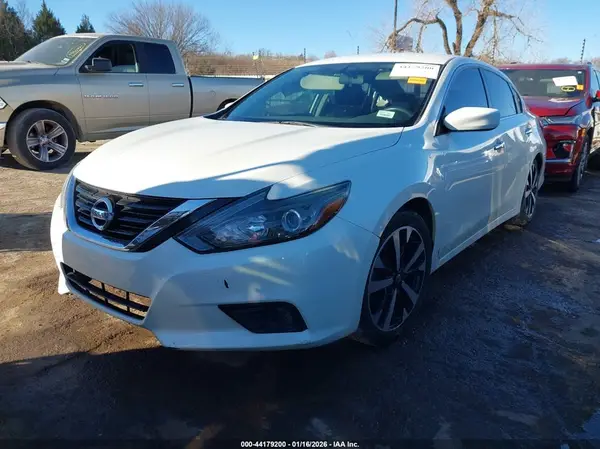 1N4AL3AP7JC110669 2018 NISSAN ALTIMA - Image 2