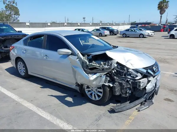 1N4AL3AP7JC110767 2018 NISSAN ALTIMA - Image 1
