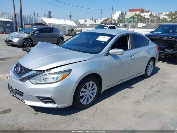 1N4AL3AP7JC110767 2018 NISSAN ALTIMA - Image 2