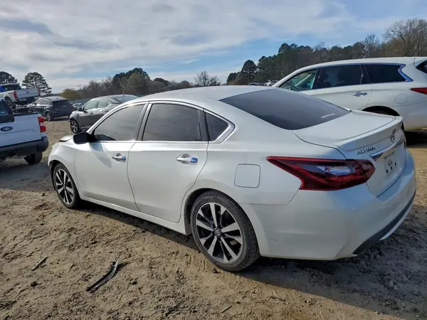 1N4AL3AP7JC115242 2018 NISSAN ALTIMA - Image 2